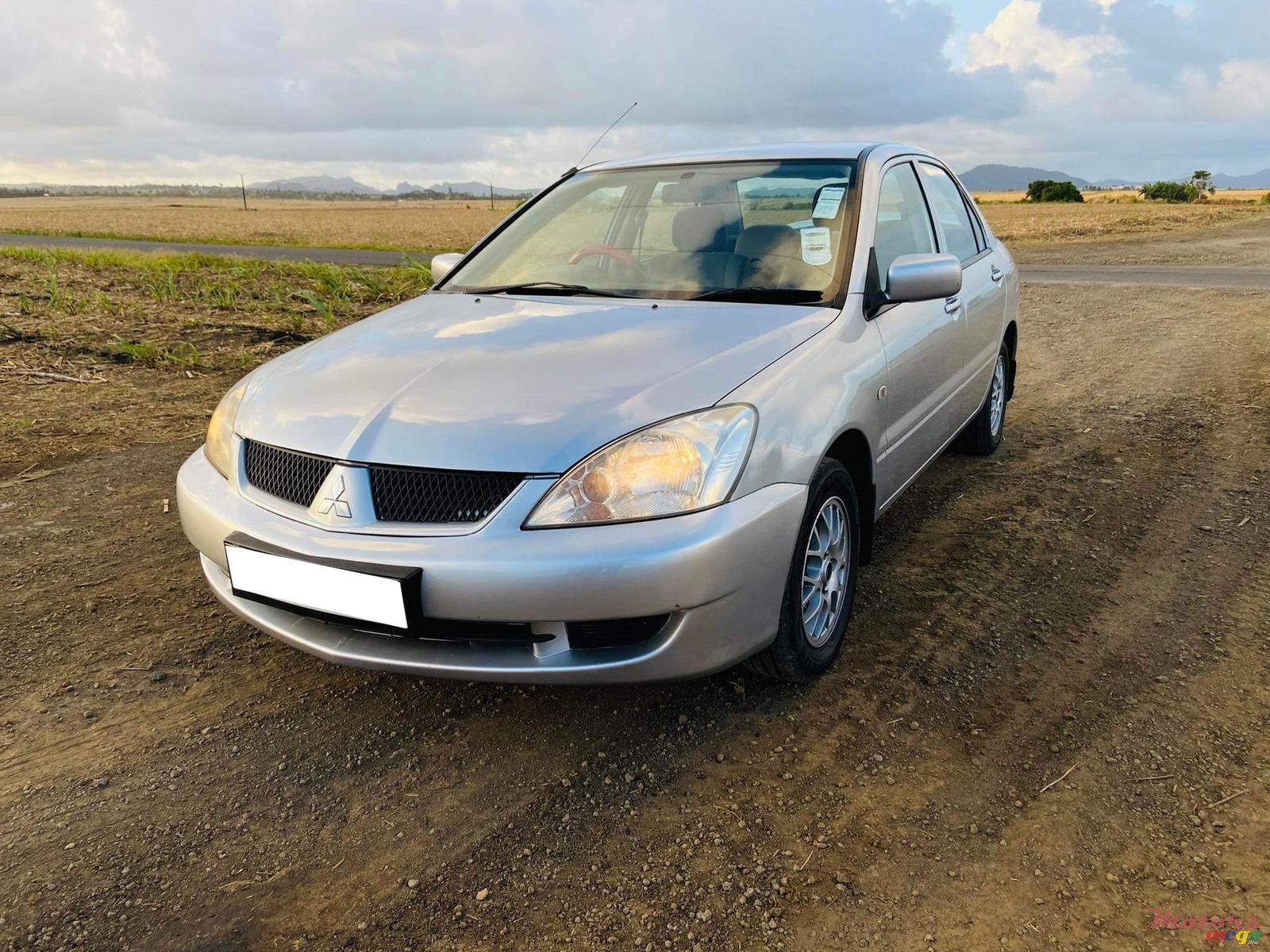 2009' Mitsubishi Lancer photo #2