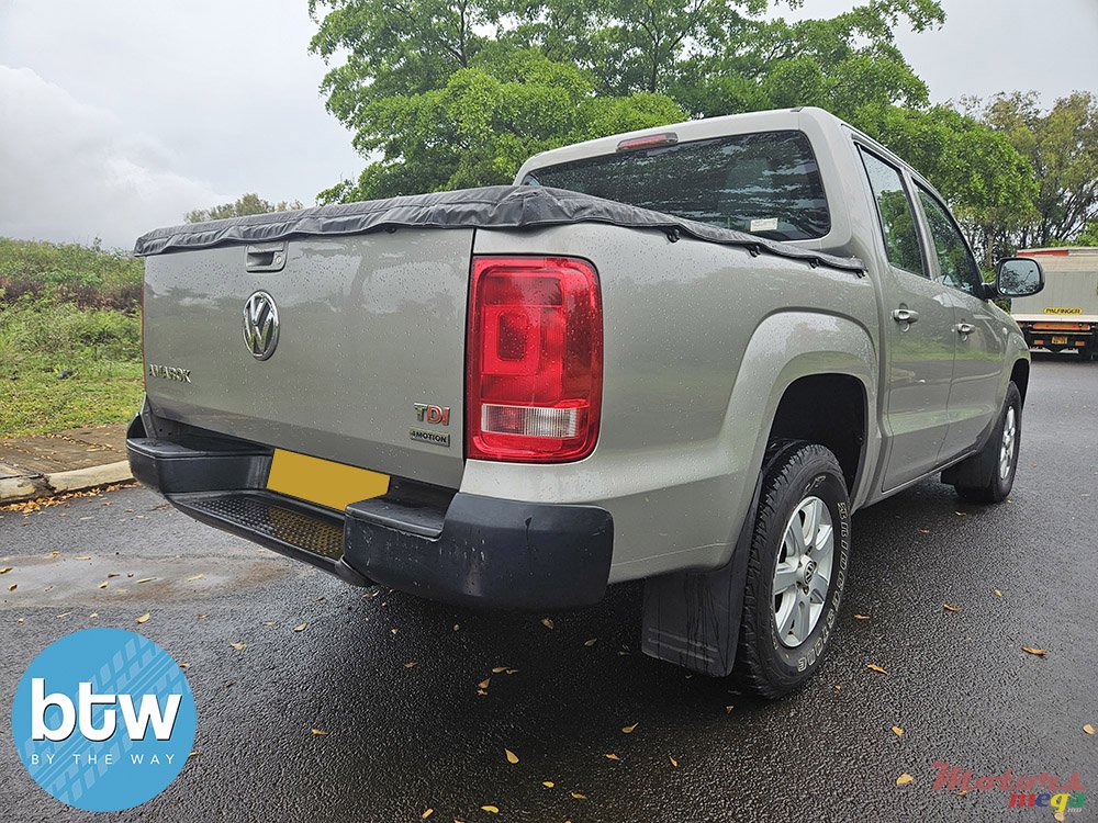 2014' Volkswagen Amarok 4 Motion photo #4