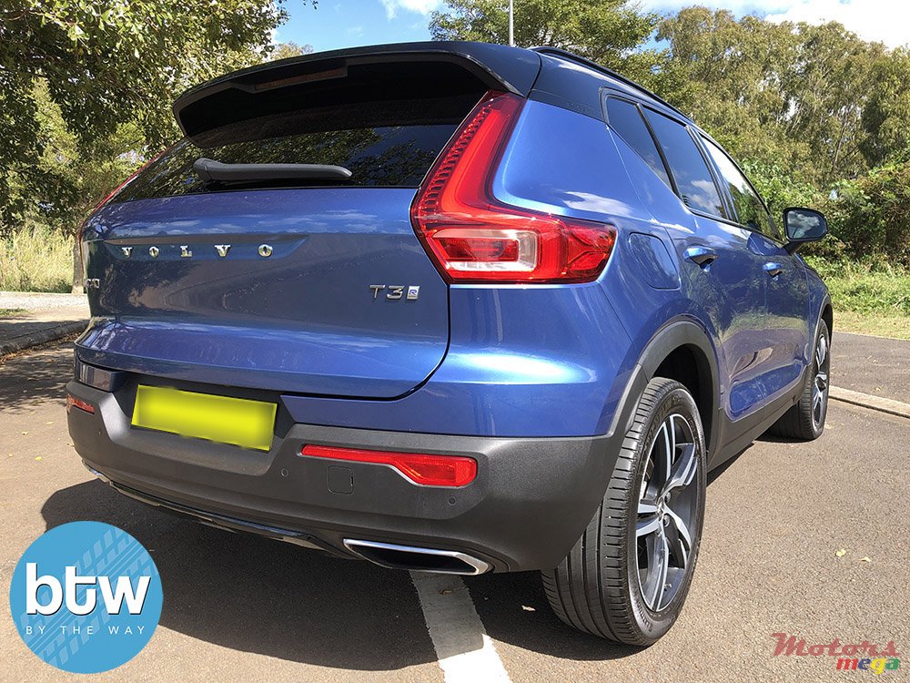 2020' Volvo XC40 photo #2