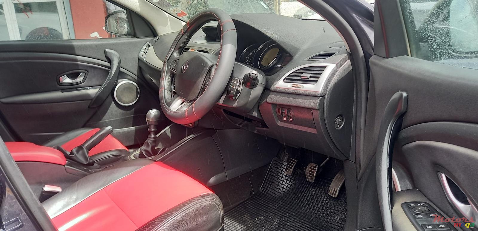 2009' Renault Megane photo #5