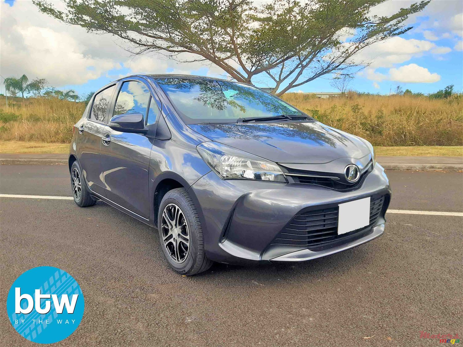 2016' Toyota Vitz photo #1