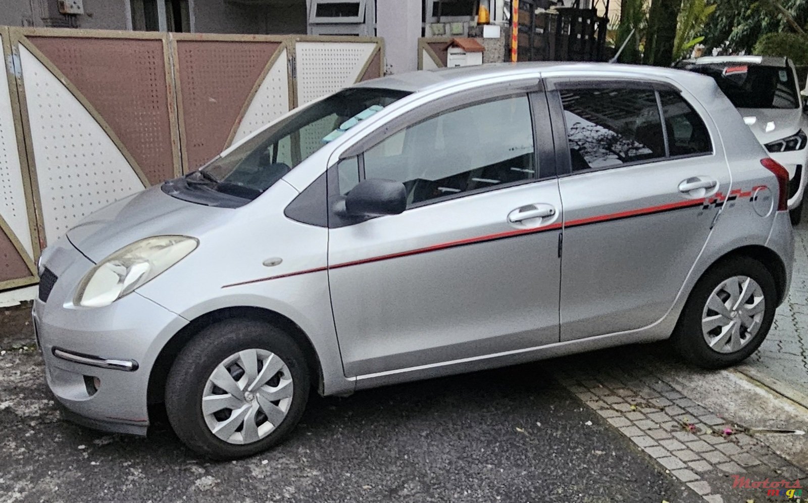 2005' Toyota Vitz 990cc photo #4