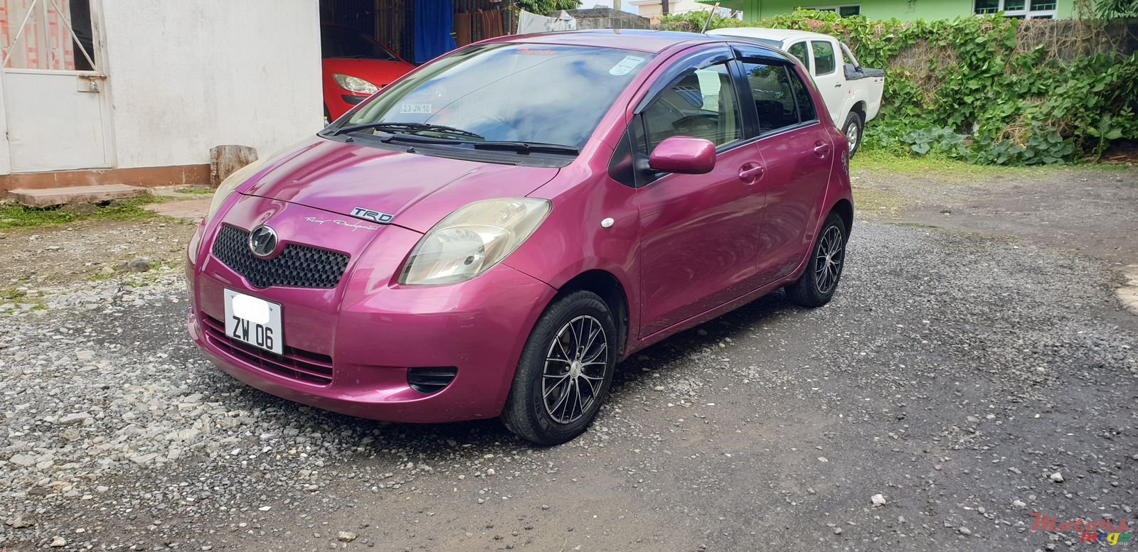 2006' Toyota Vitz photo #1