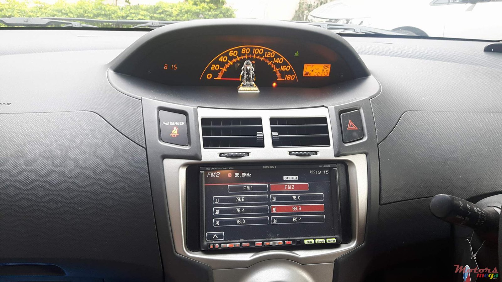 2010' Toyota Vitz photo #3