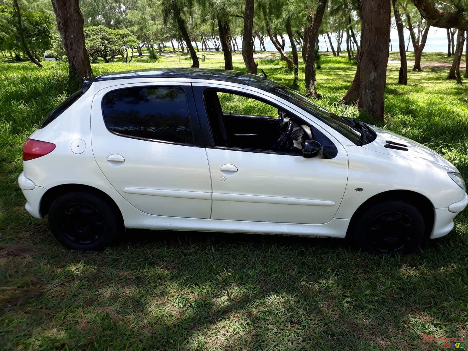 2000' Peugeot 206 photo #1