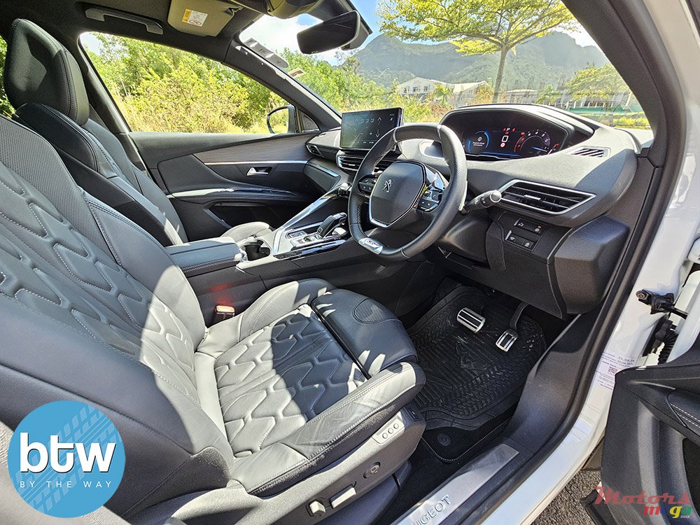 2023' Peugeot 3008 GT photo #5