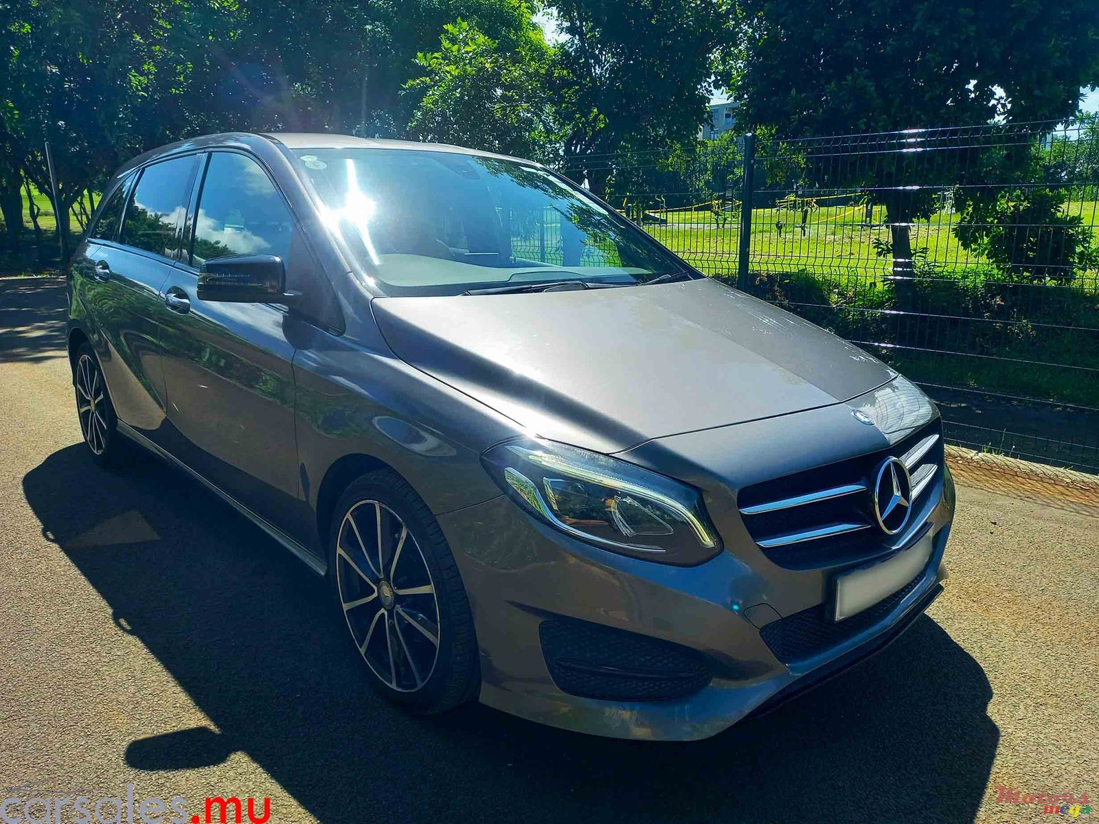 2015' Mercedes-Benz B 200 AMG 1.6 photo #2