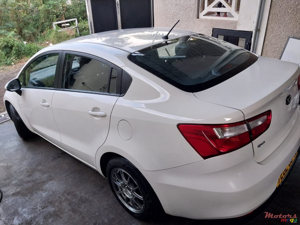 2015' Kia Rio photo #2