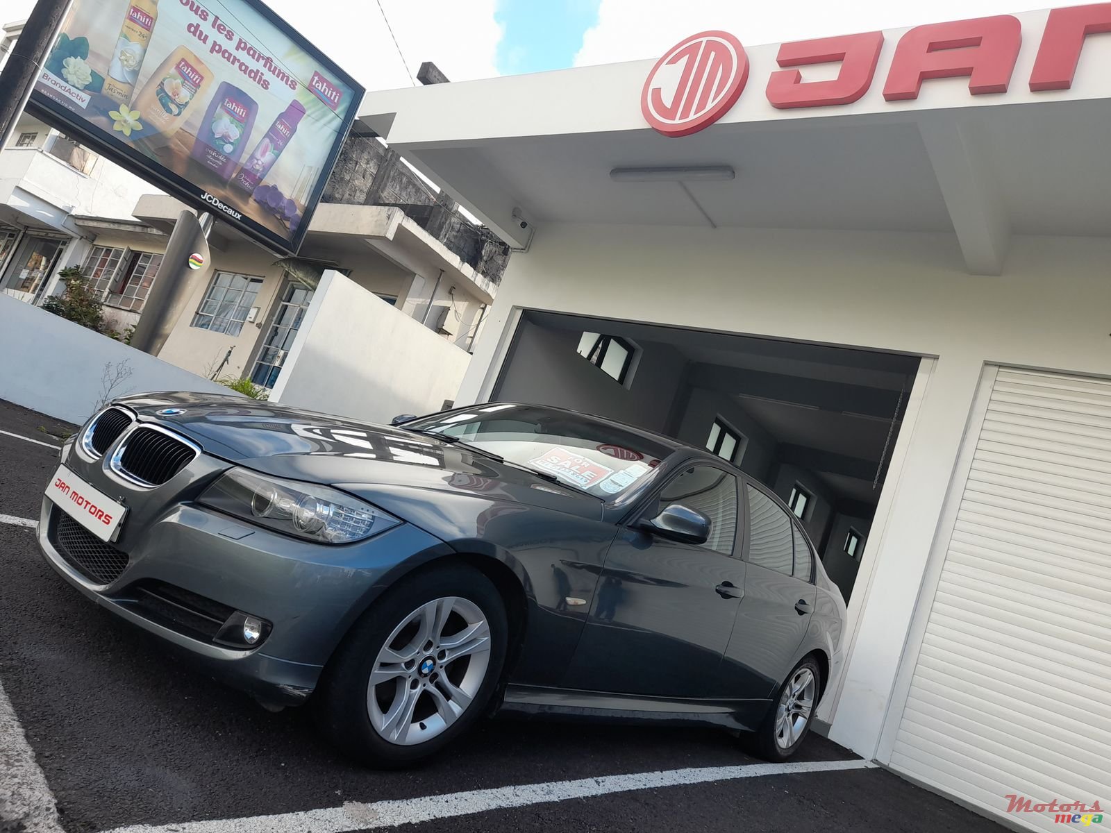 2010' BMW 320 photo #2