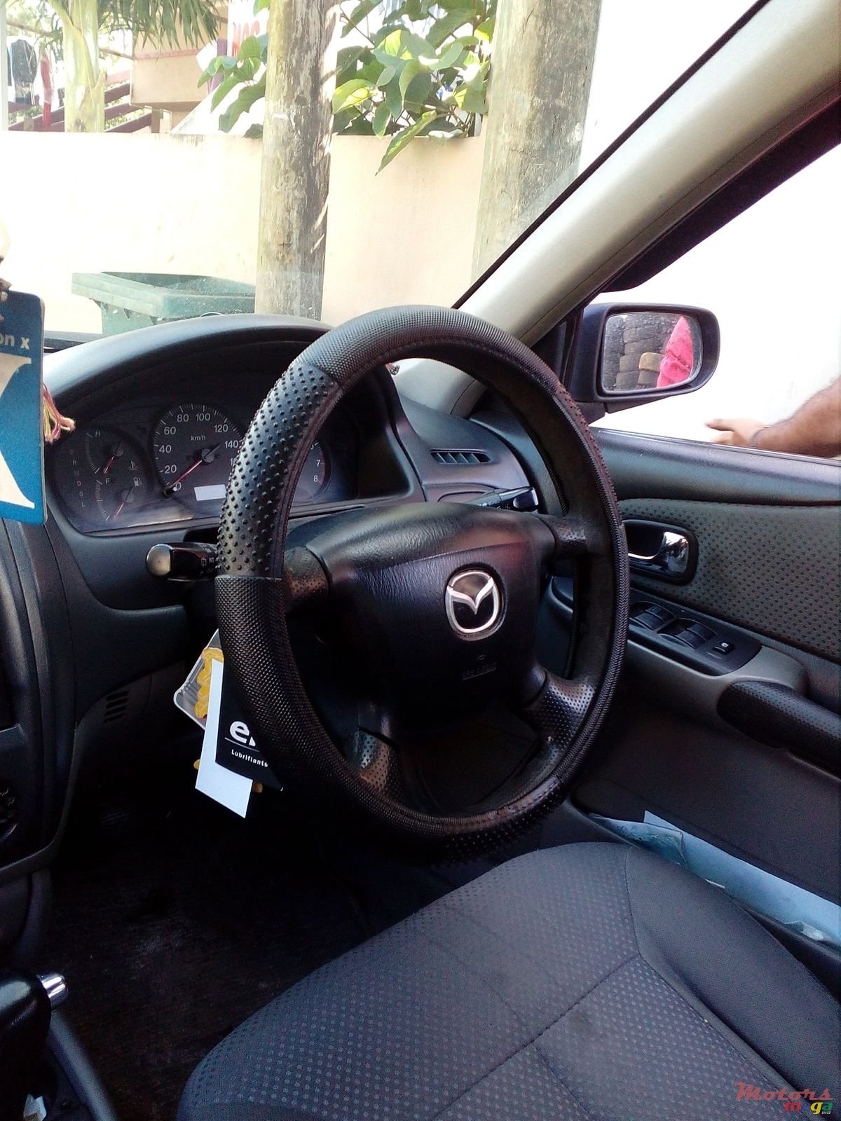 2001' Mazda 323 photo #2