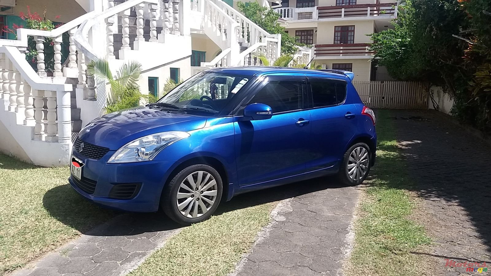 2011' Suzuki Swift photo #3