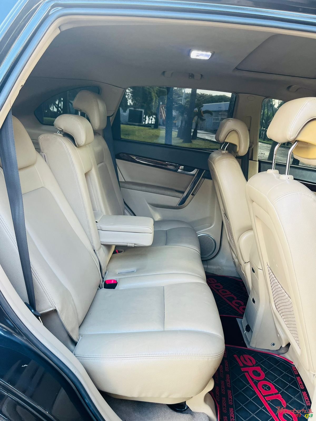 2010' Chevrolet Captiva Ltz photo #6