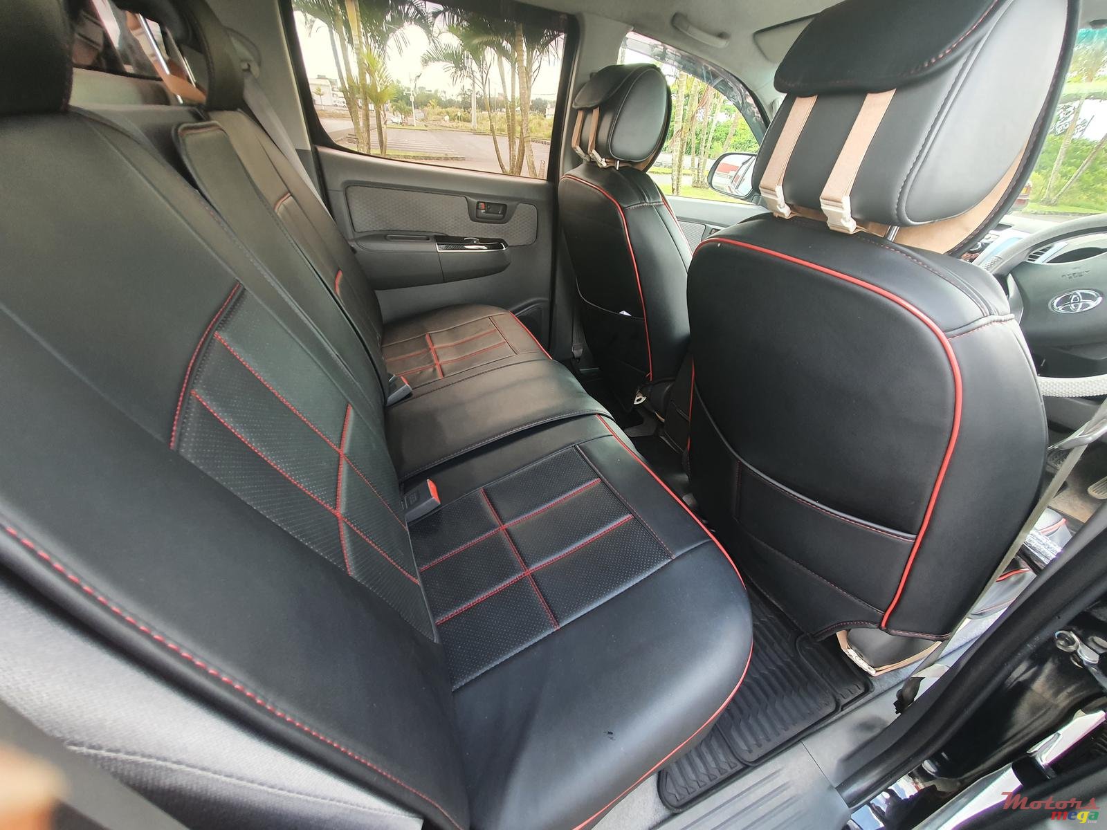 2015' Toyota Hilux photo #5