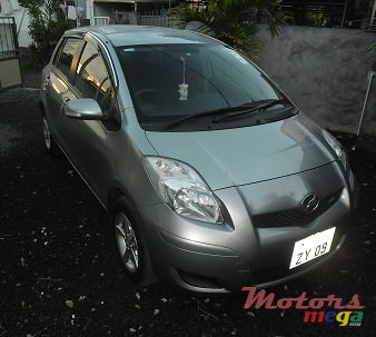 2009' Toyota vitz photo #1