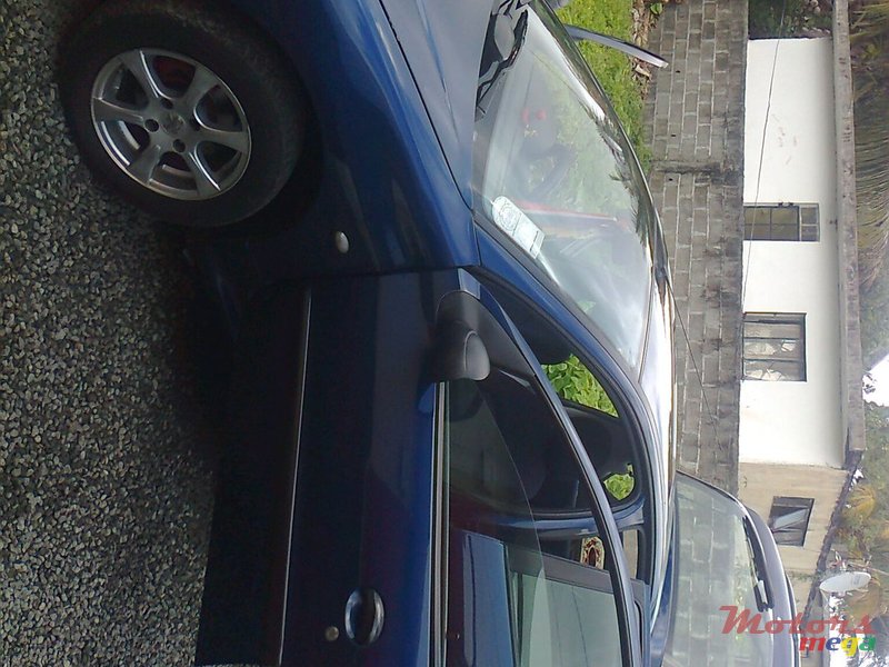 2001' Peugeot 206 photo #3
