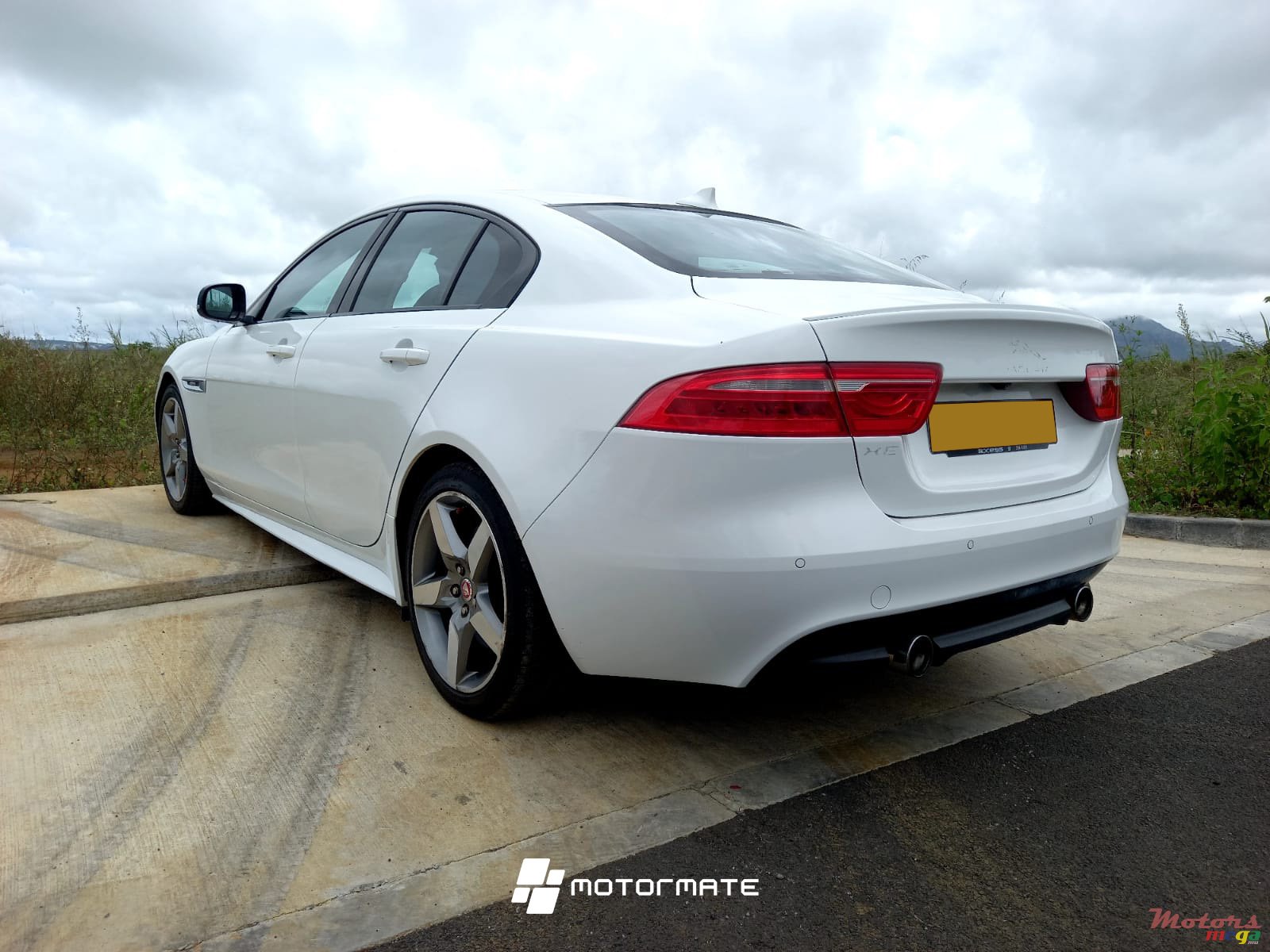 2016' Jaguar XE R-SPORT photo #3