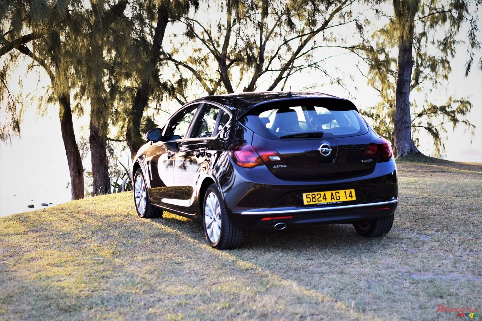 2014' Opel Astra photo #5