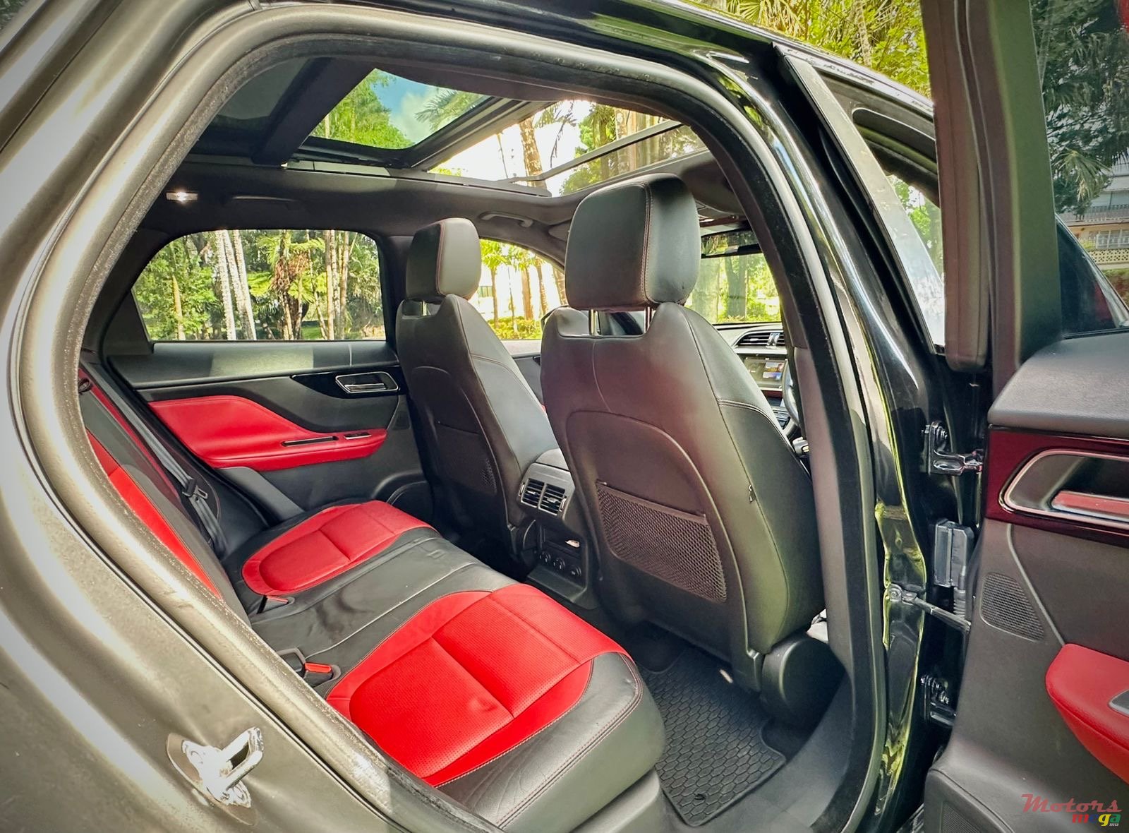 2016' Jaguar F-Pace photo #6