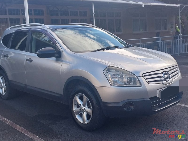 2010' Nissan Qashqai+2 photo #3