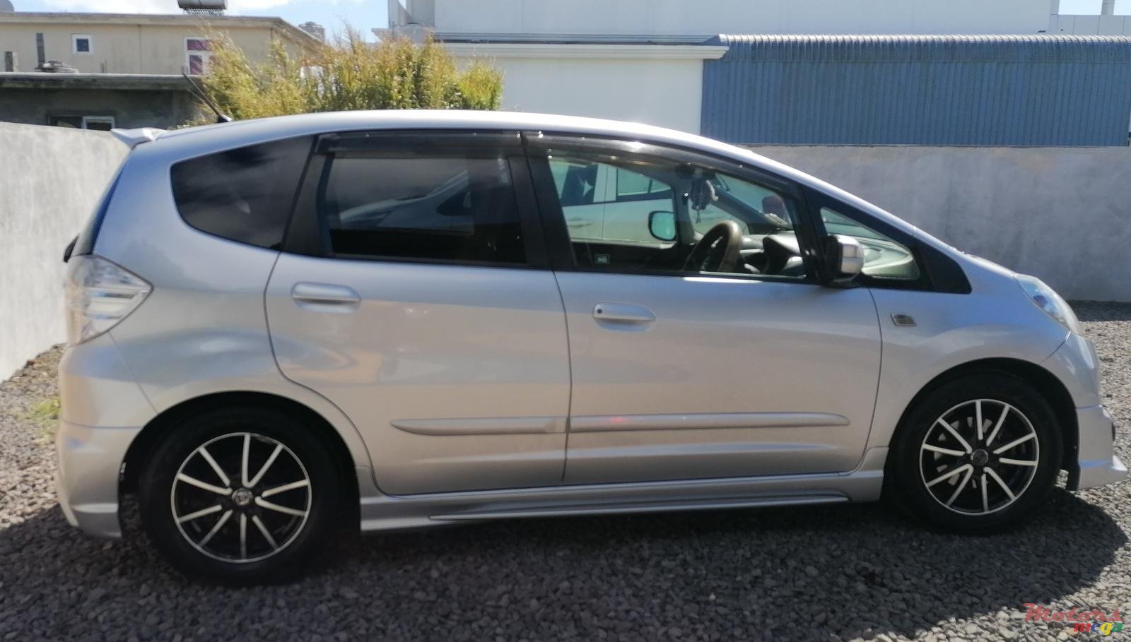 2011' Honda Fit Hybrid photo #5