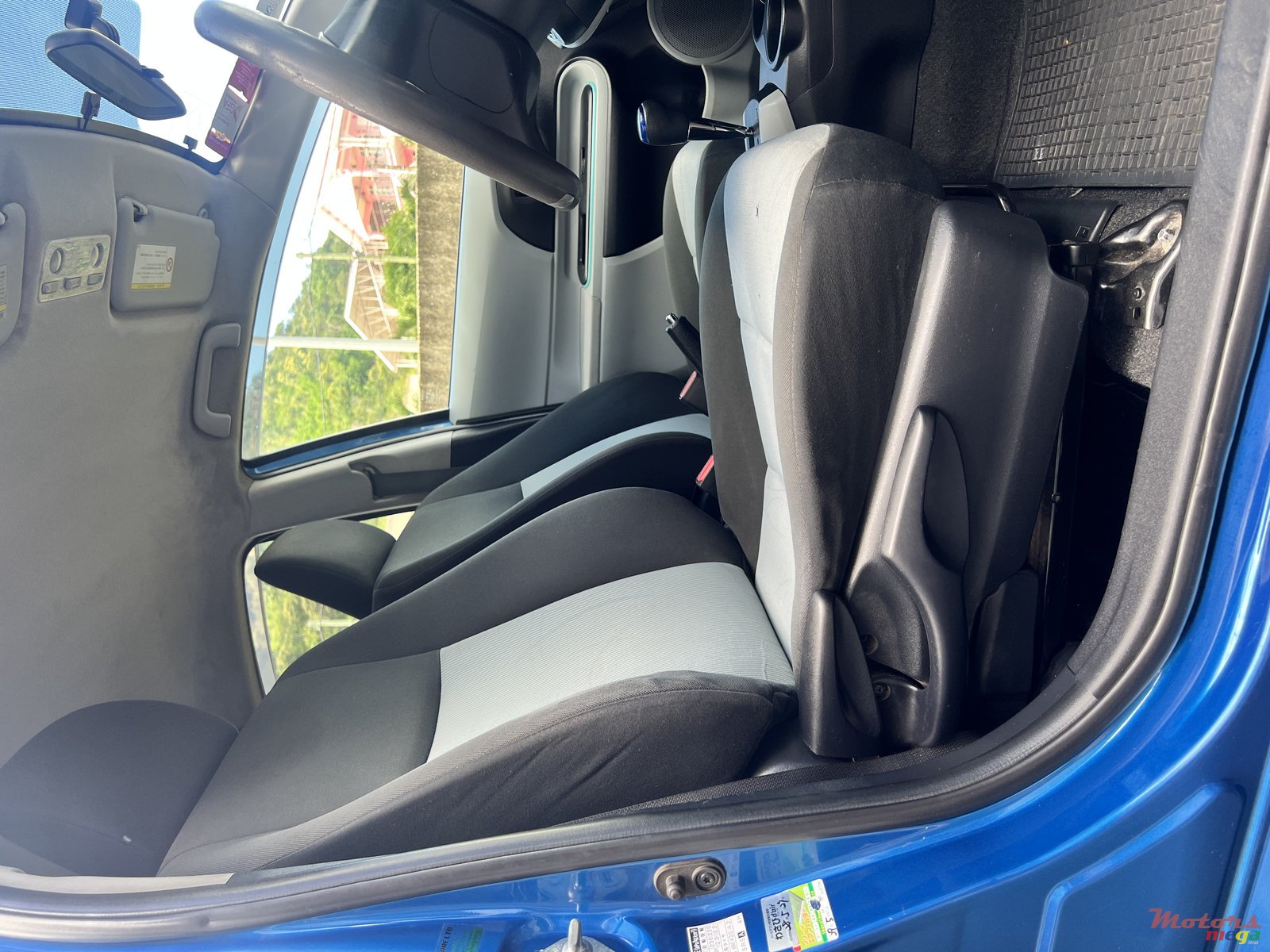 2013' Toyota Aqua photo #6