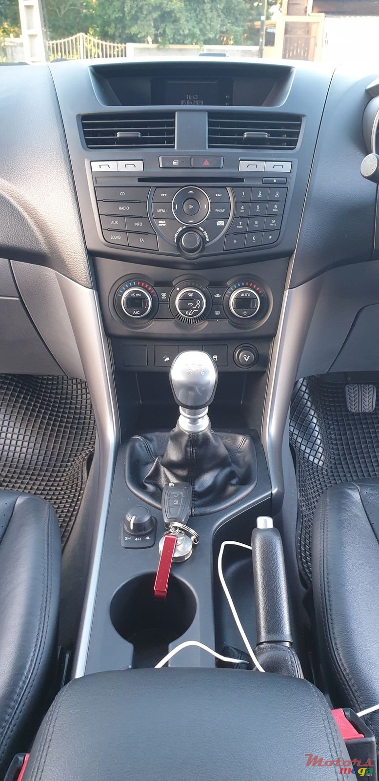 2016' Mazda BT-50 photo #6