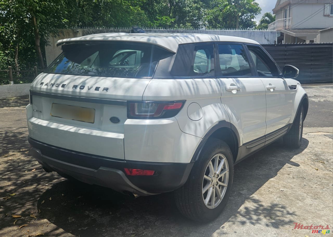 2017' Land Rover Range Rover Evoque photo #2