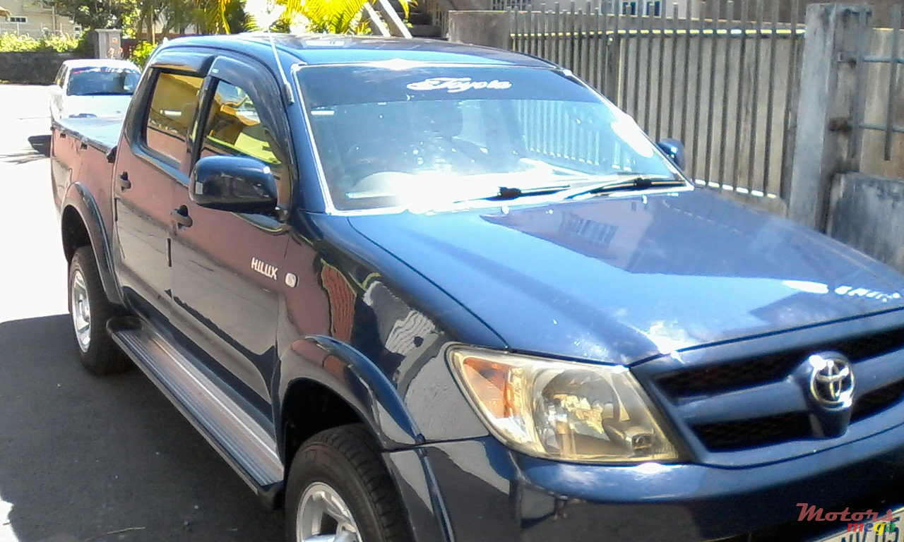 2005' Toyota Hilux photo #1