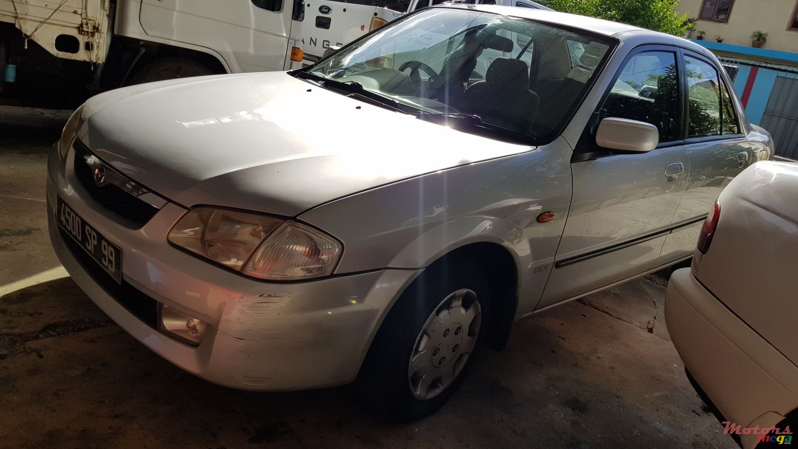 1999' Mazda 323 injection photo #2