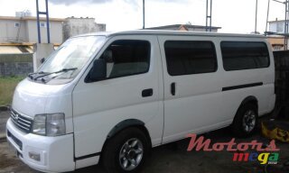 2004' Nissan Urvan MicroBus photo #1
