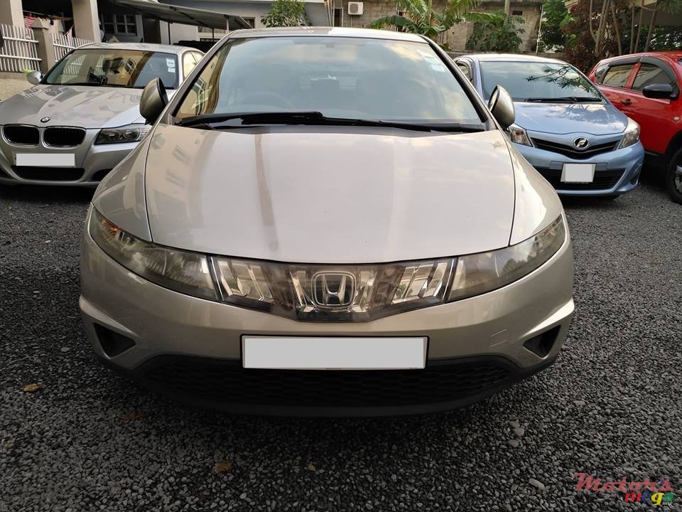 2008' Honda Civic Hatchback photo #1