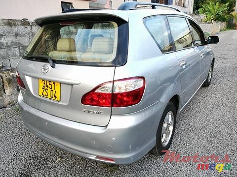 2004' Toyota Picnic 7 seater photo #2