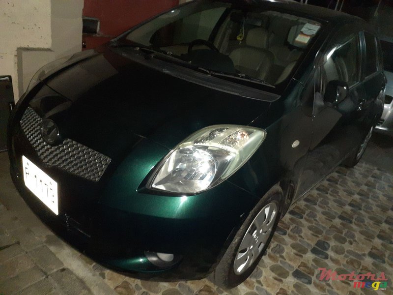 2007' Toyota Vitz photo #1