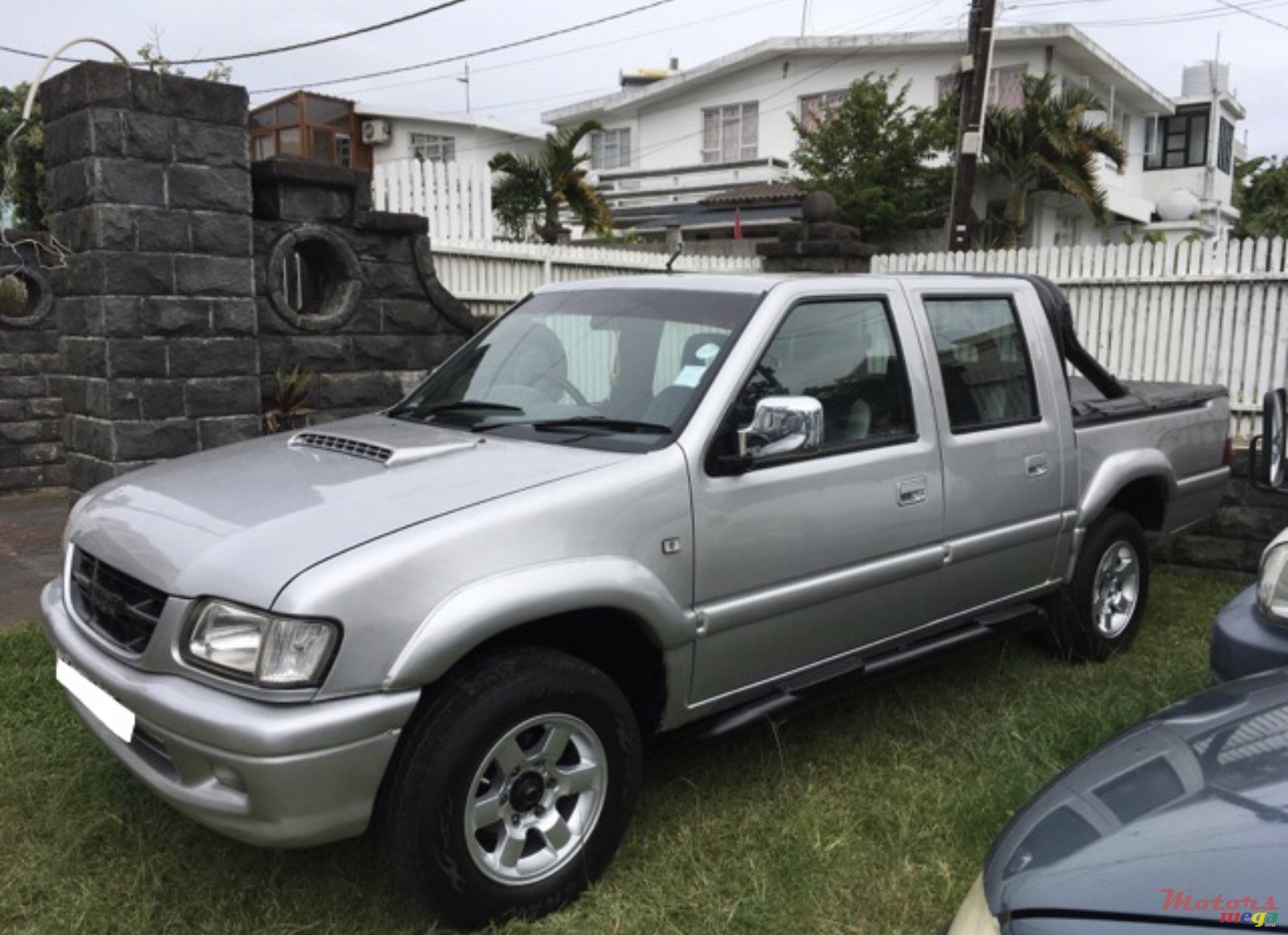 2004' Isuzu photo #1