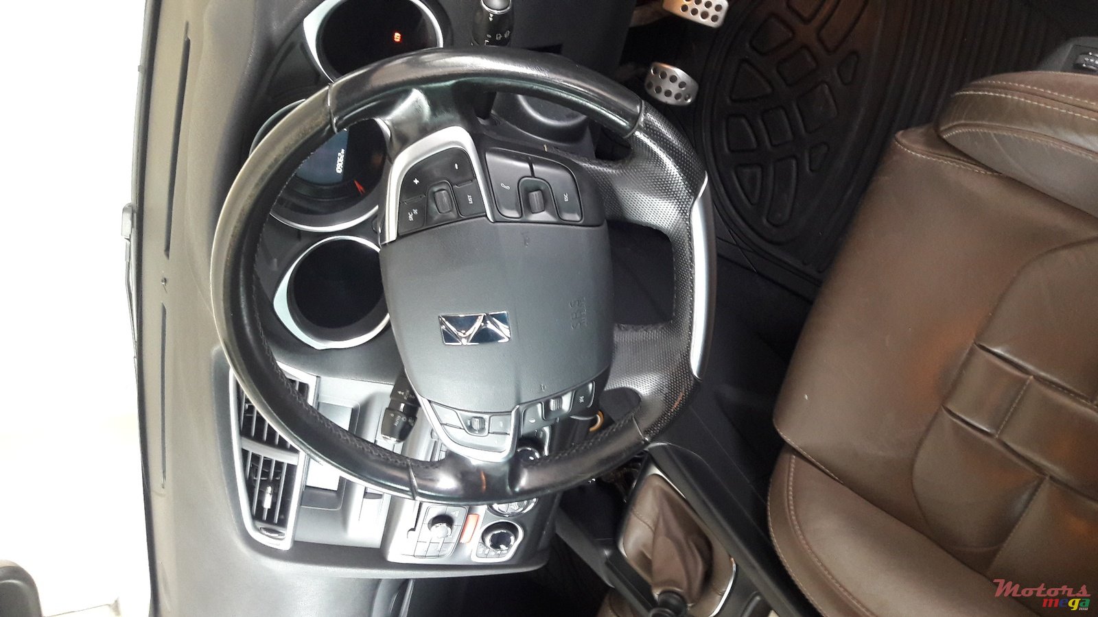 2011' Citroen DS4 200THP photo #3