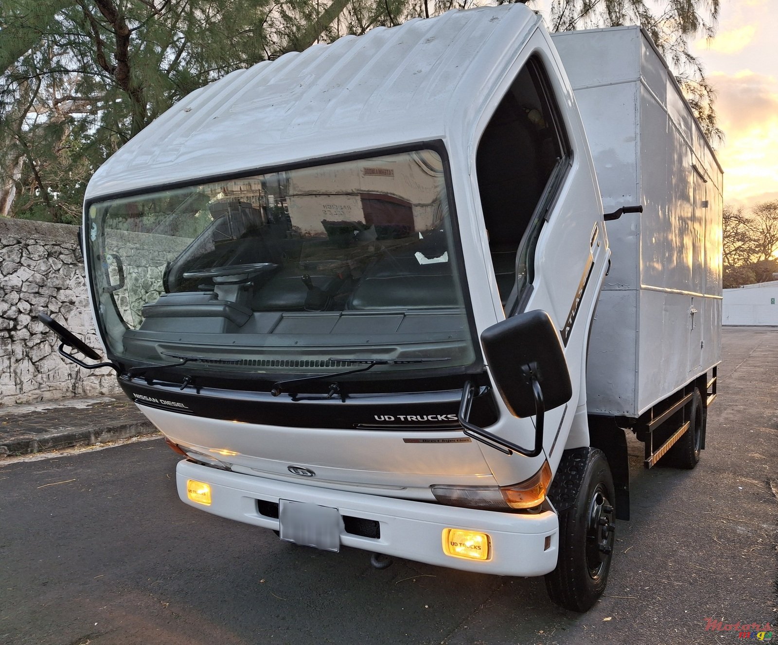 2004' Nissan 70 photo #2