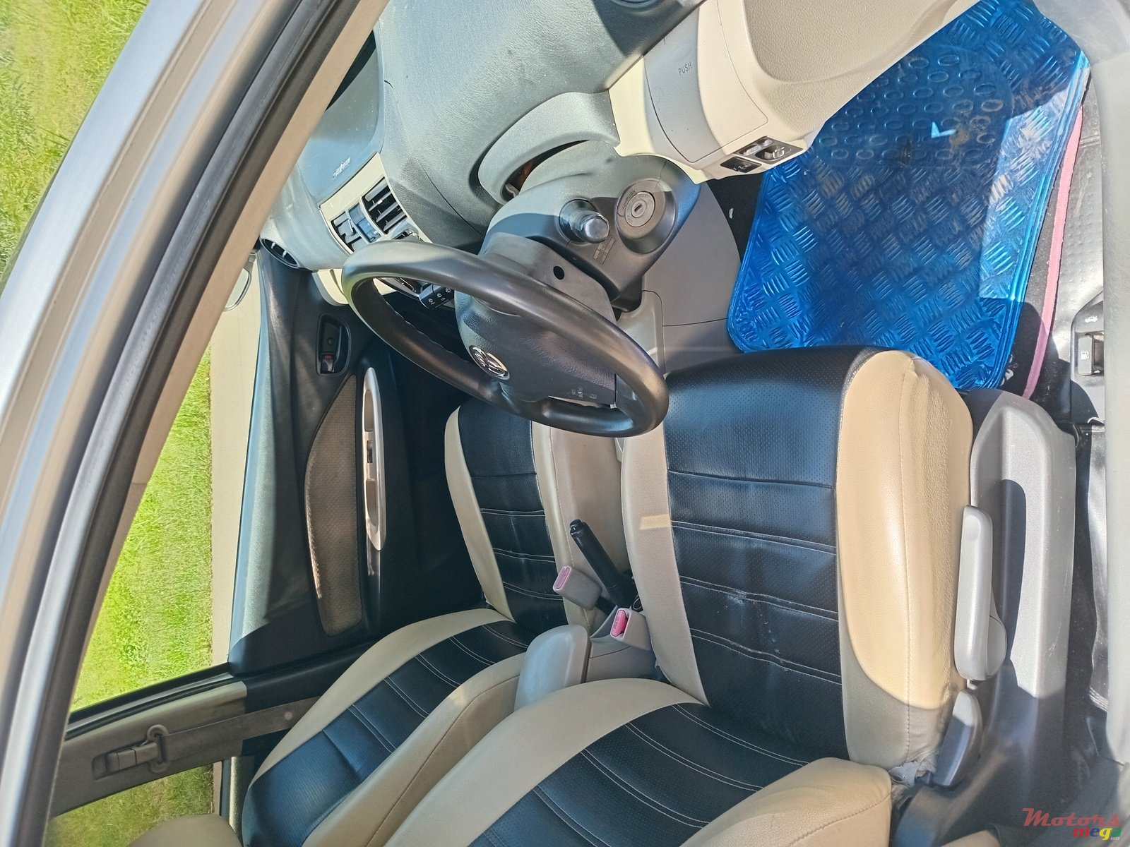 2006' Toyota Belta photo #2