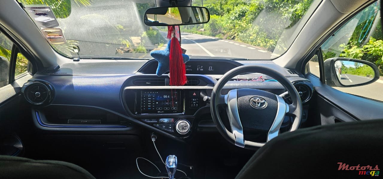 2016' Toyota Aqua photo #6