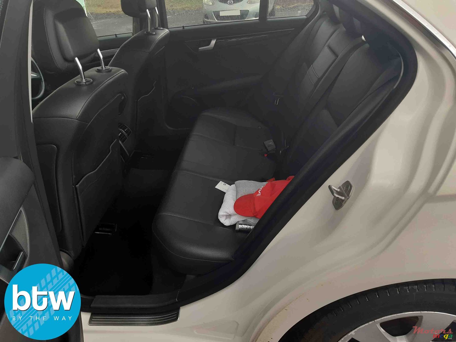 2011' Mercedes-Benz C-Class 180 photo #6