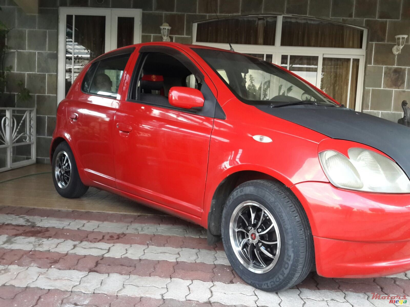 1999' Toyota Vitz photo #1