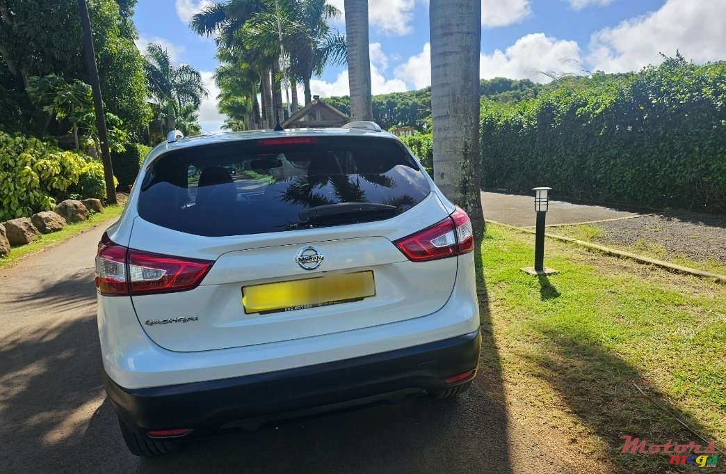 2015' Nissan Qashqai Acenta photo #2