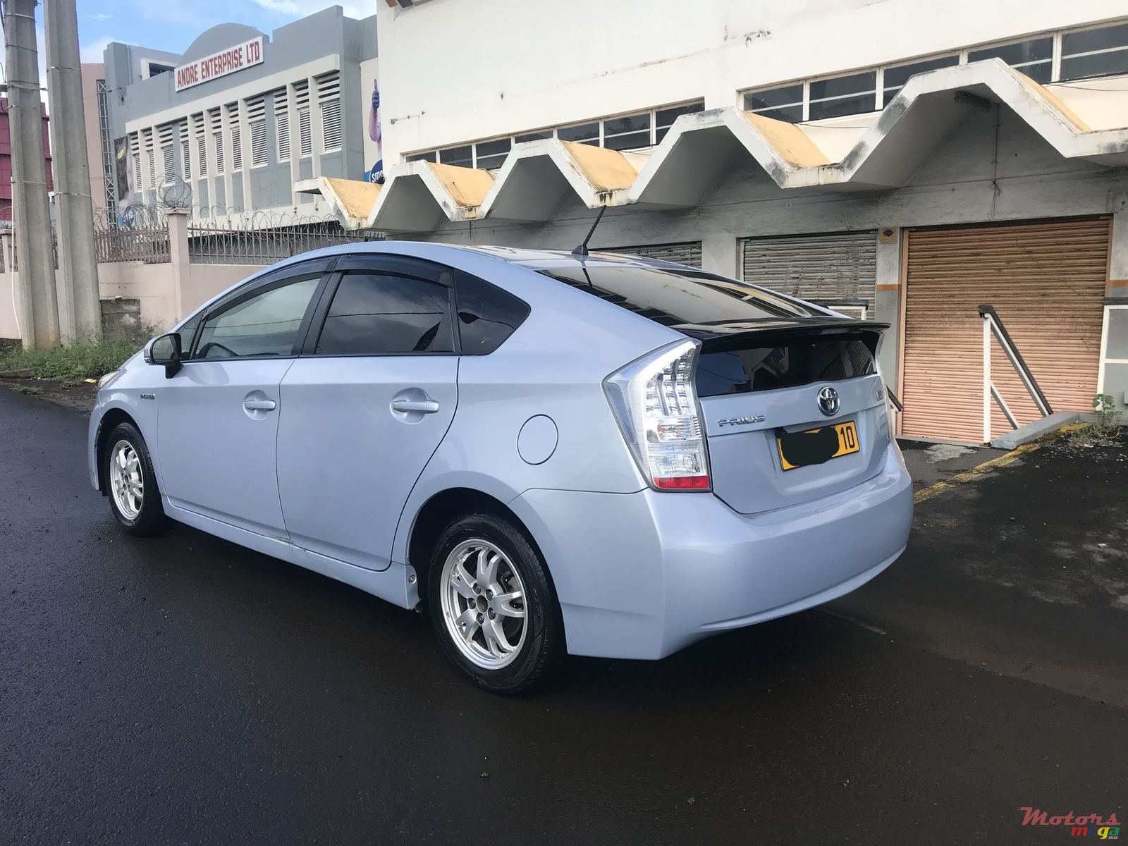 2010' Toyota Prius 3rd gen photo #3