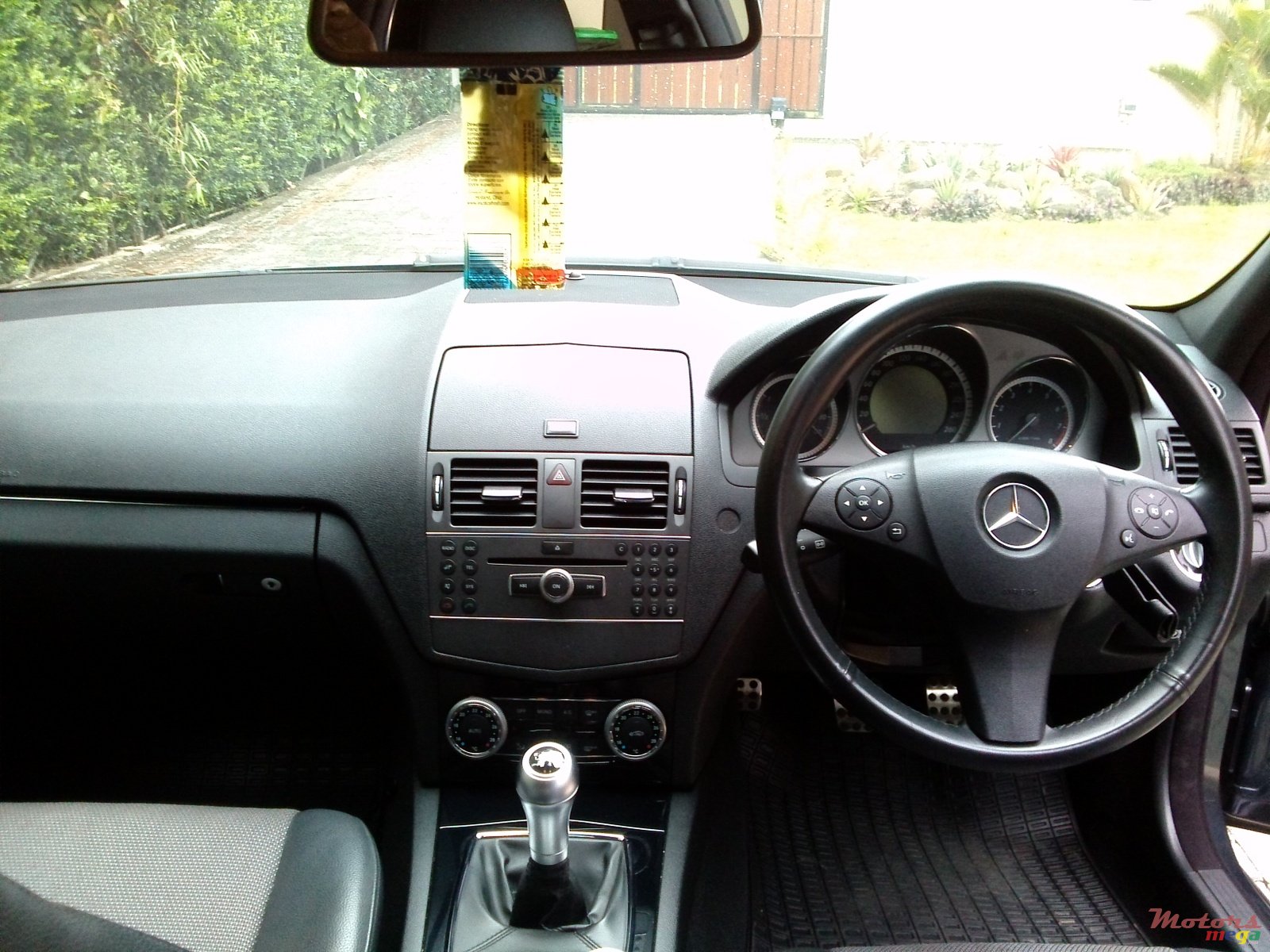 2011' Mercedes-Benz C-Class photo #5