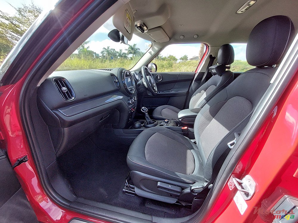 2019' MINI Cooper Countryman photo #3
