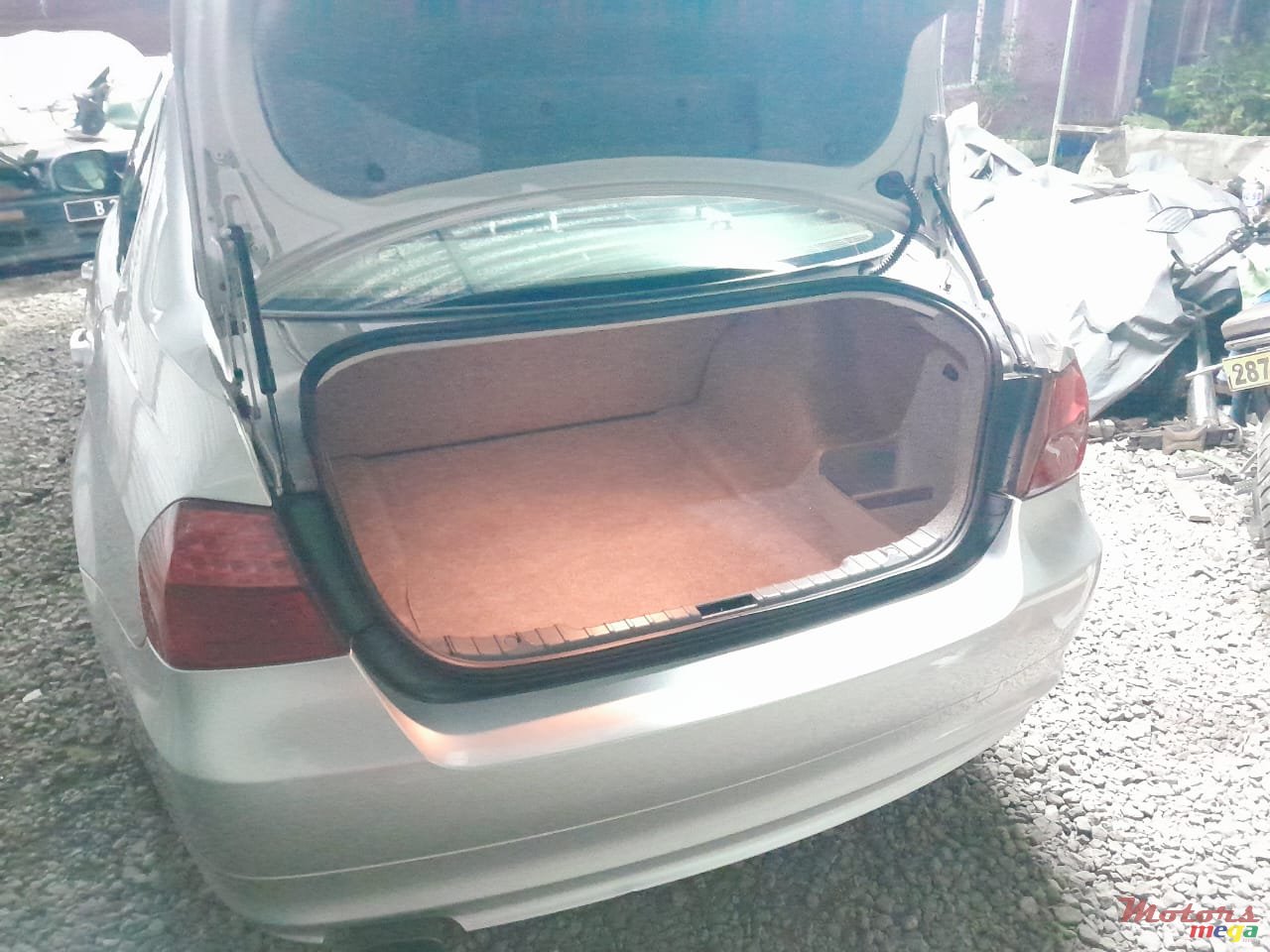 2010' BMW 3 Series photo #6