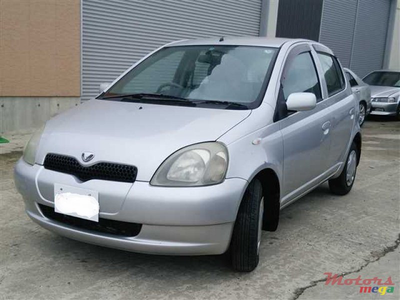 2000' Toyota Vitz photo #1