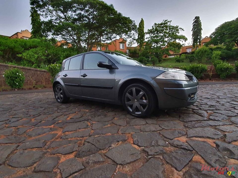 2007' Renault Megane photo #4