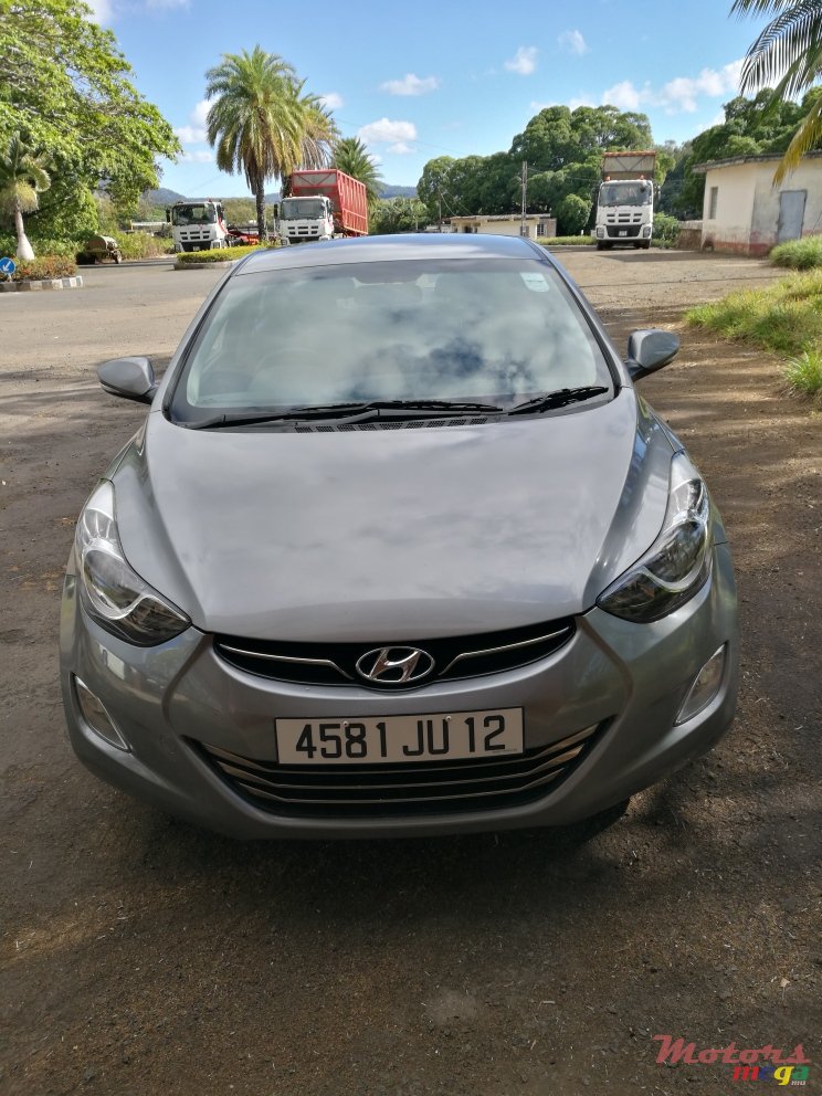 2012' Hyundai Elantra photo #3