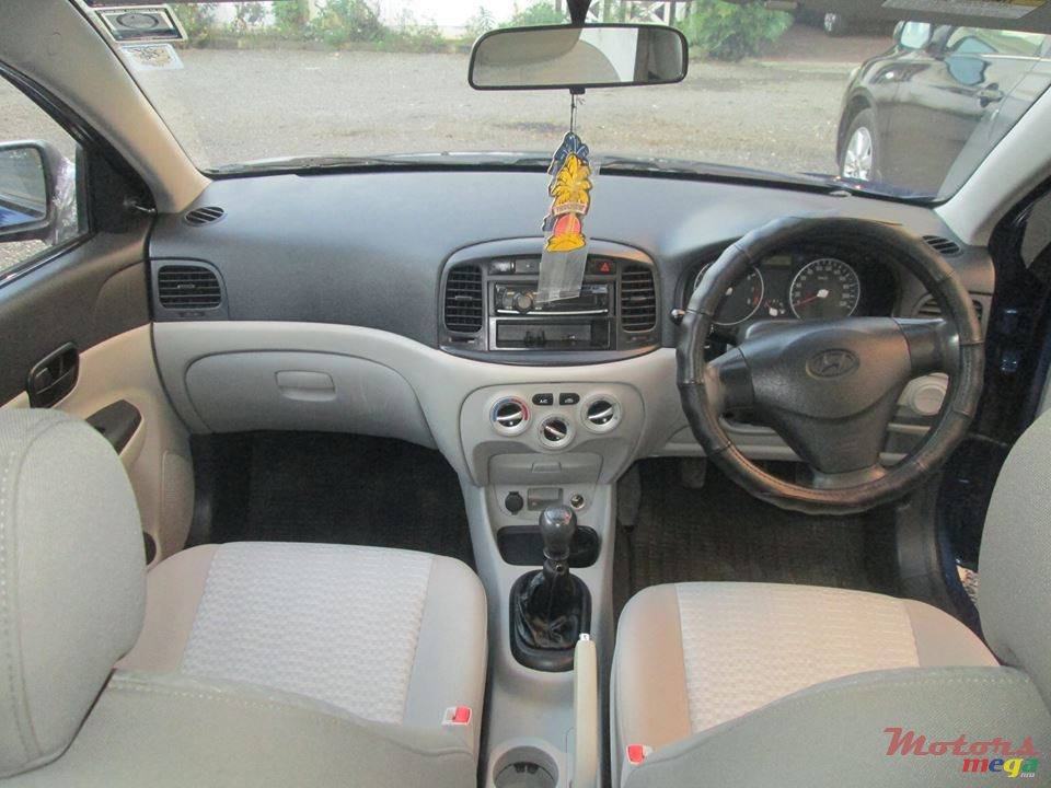 2009' Hyundai Accent photo #5