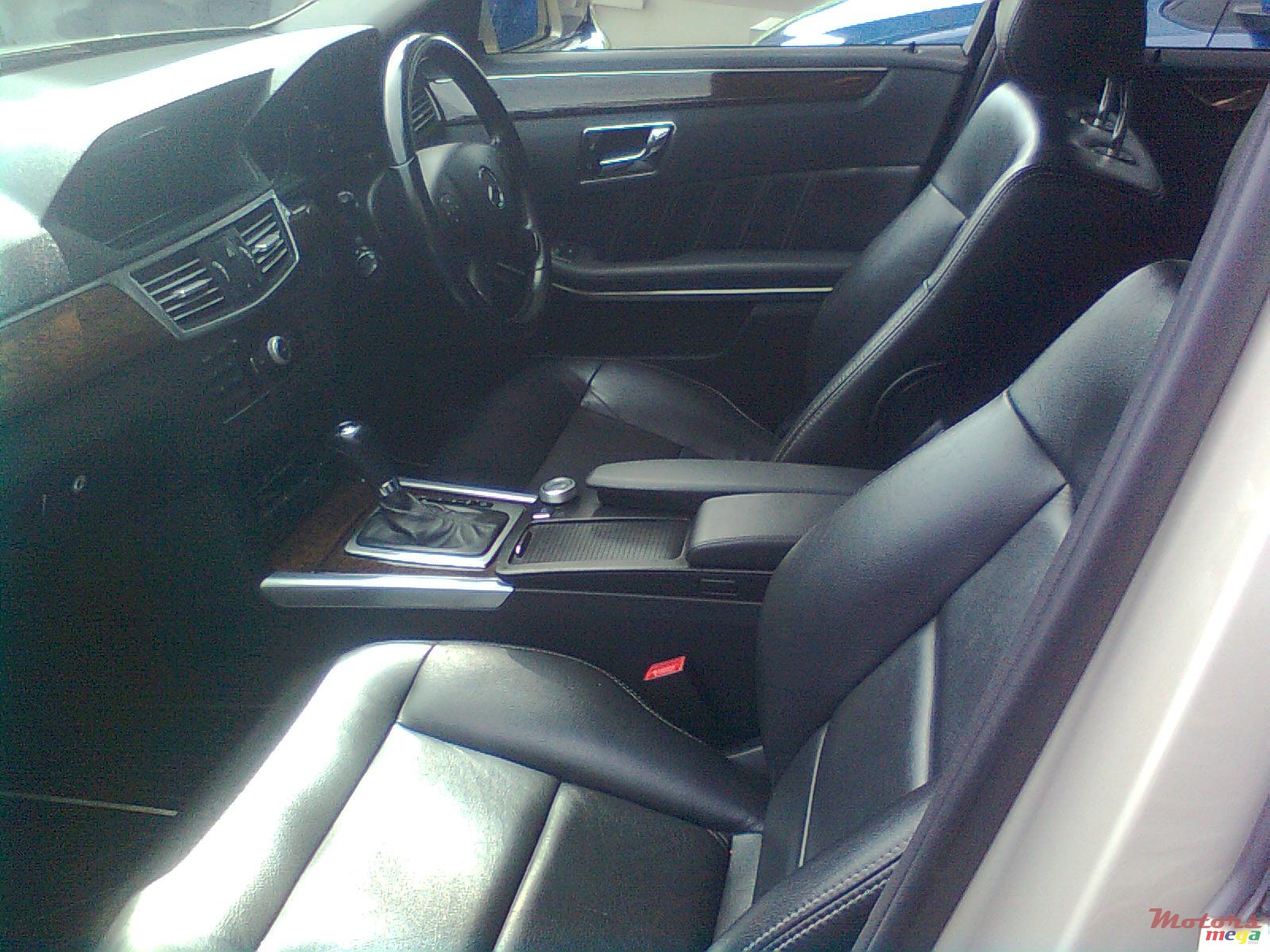 2011' Mercedes-Benz 200E photo #4